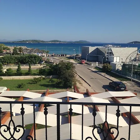 Apartment Manda With Sea View, 2 Terraces & Parking