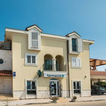 Apartment Manda With Sea View, 2 Terraces & Parking