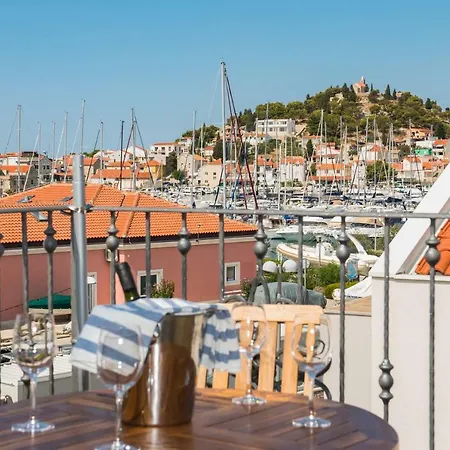 Manda With Sea View, 2 Terraces & Parking Daire Tribalj