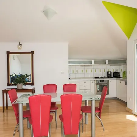 Manda With Sea View, 2 Terraces & Parking 아파트 Tribalj