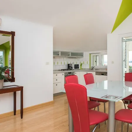 Manda With Sea View, 2 Terraces & Parking Daire Tribalj