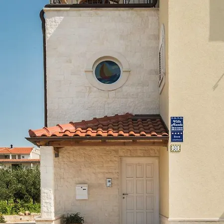 Daire Manda With Sea View, 2 Terraces & Parking Tribalj