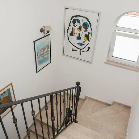 Manda With Sea View, 2 Terraces & Parking