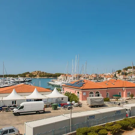Manda With Sea View, 2 Terraces & Parking