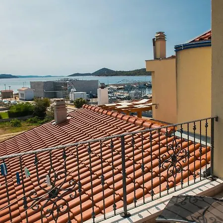 아파트 Manda With Sea View, 2 Terraces & Parking Tribalj