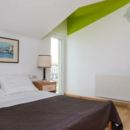 Daire Manda With Sea View, 2 Terraces & Parking Tribalj