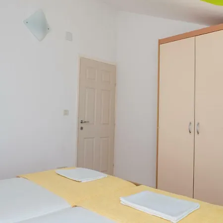 Apartment Manda With Sea View, 2 Terraces & Parking Tribunj (Sibenik-Knin)