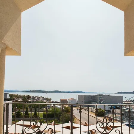 Manda With Sea View, 2 Terraces & Parking 아파트 Tribalj