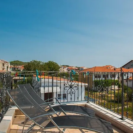 Manda With Sea View, 2 Terraces & Parking Apartment *