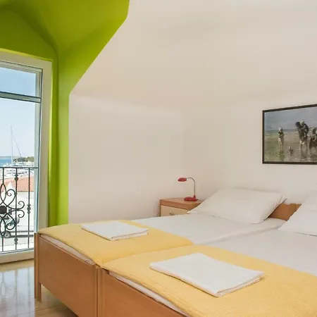 Manda With Sea View, 2 Terraces & Parking 아파트 Tribalj