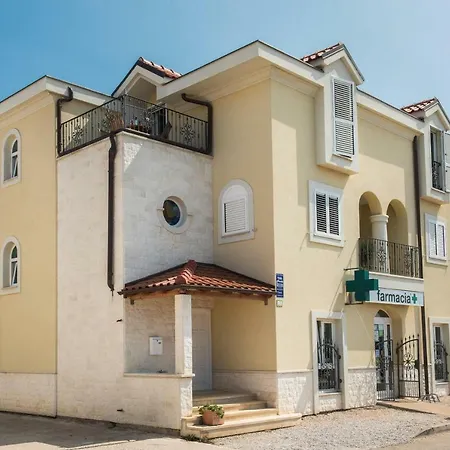 Apartment Manda With Sea View, 2 Terraces & Parking