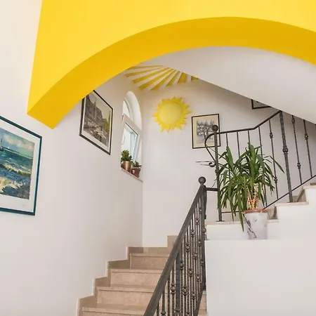 Daire Manda With Sea View, 2 Terraces & Parking Tribalj