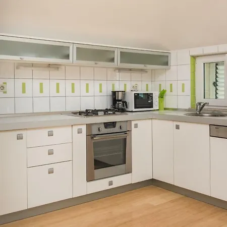 Manda With Sea View, 2 Terraces & Parking