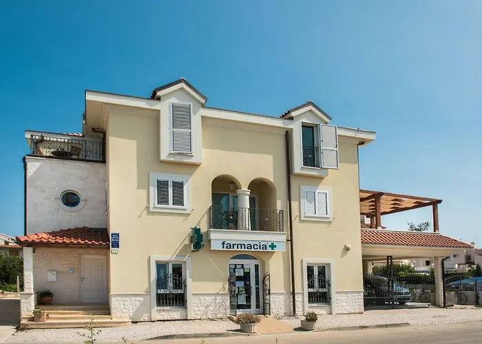 Apartment Manda With Sea View, 2 Terraces & Parking