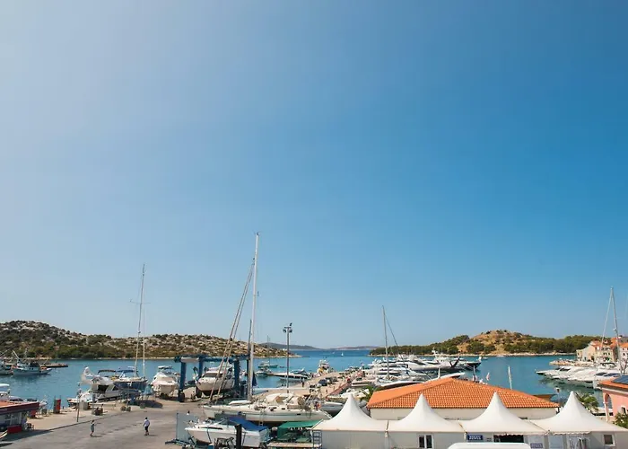 Manda With Sea View, 2 Terraces & Parking * Tribunj (Sibenik-Knin)