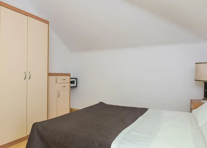 Manda With Sea View, 2 Terraces & Parking