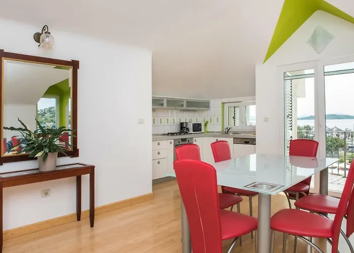 Manda With Sea View, 2 Terraces & Parking شقة Tribalj