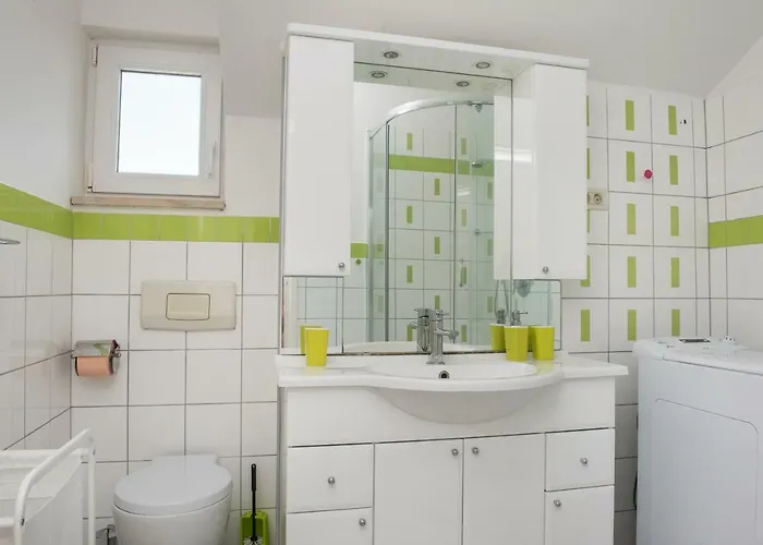 Apartment Manda With Sea View, 2 Terraces & Parking