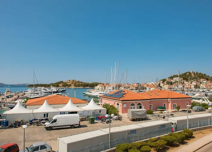 Manda With Sea View, 2 Terraces & Parking