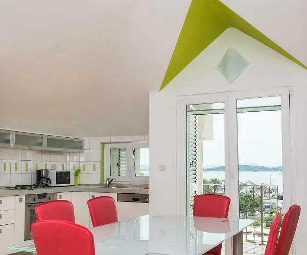 Manda With Sea View, 2 Terraces & Parking شقة Tribalj