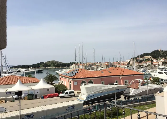 Manda With Sea View, 2 Terraces & Parking شقة Tribalj