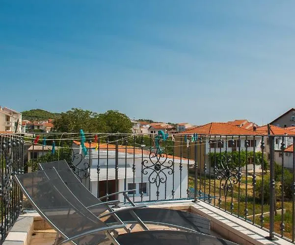 Manda With Sea View, 2 Terraces & Parking شقة *