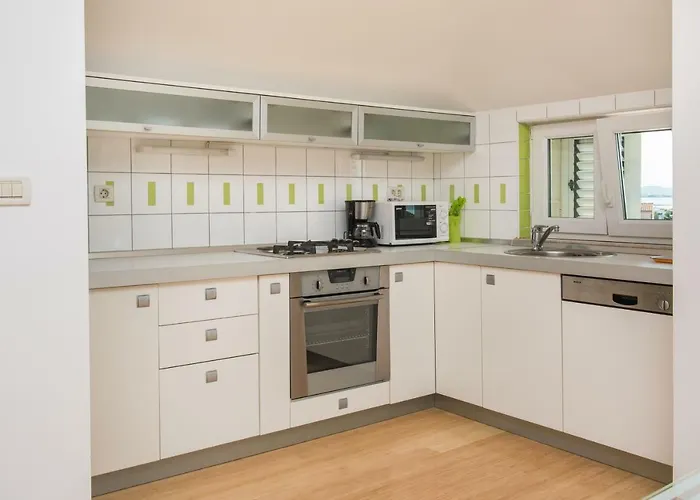 Manda With Sea View, 2 Terraces & Parking