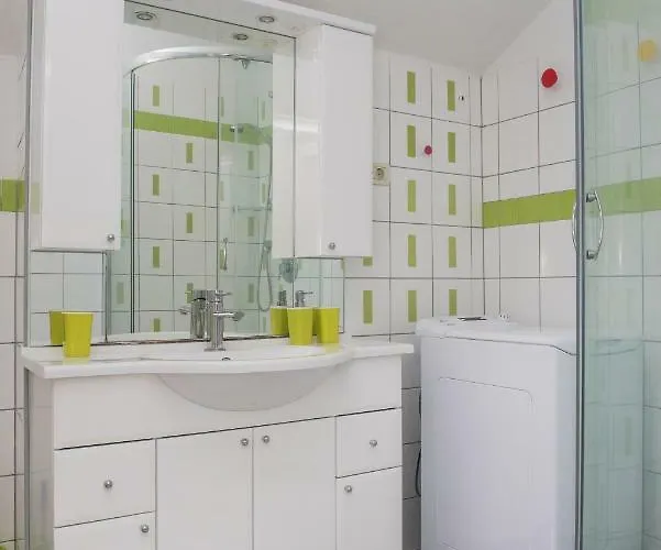 Manda With Sea View, 2 Terraces & Parking