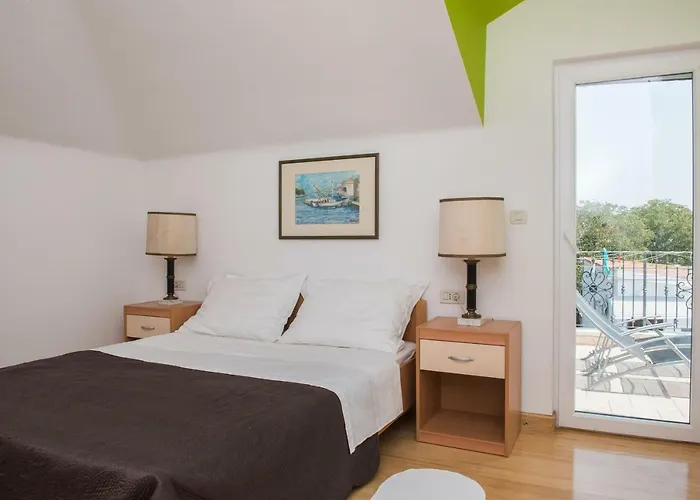 Manda With Sea View, 2 Terraces & Parking