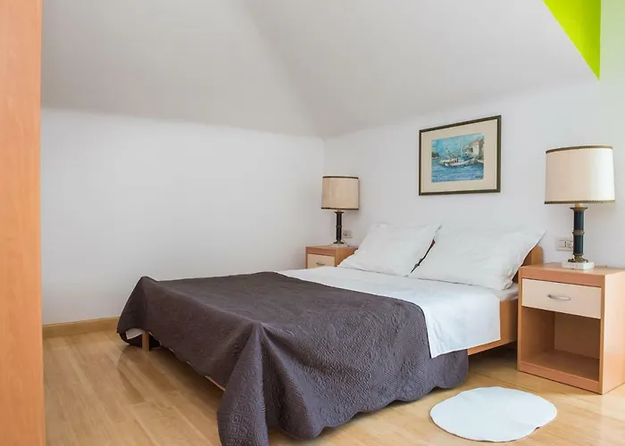 Apartment Manda With Sea View, 2 Terraces & Parking *